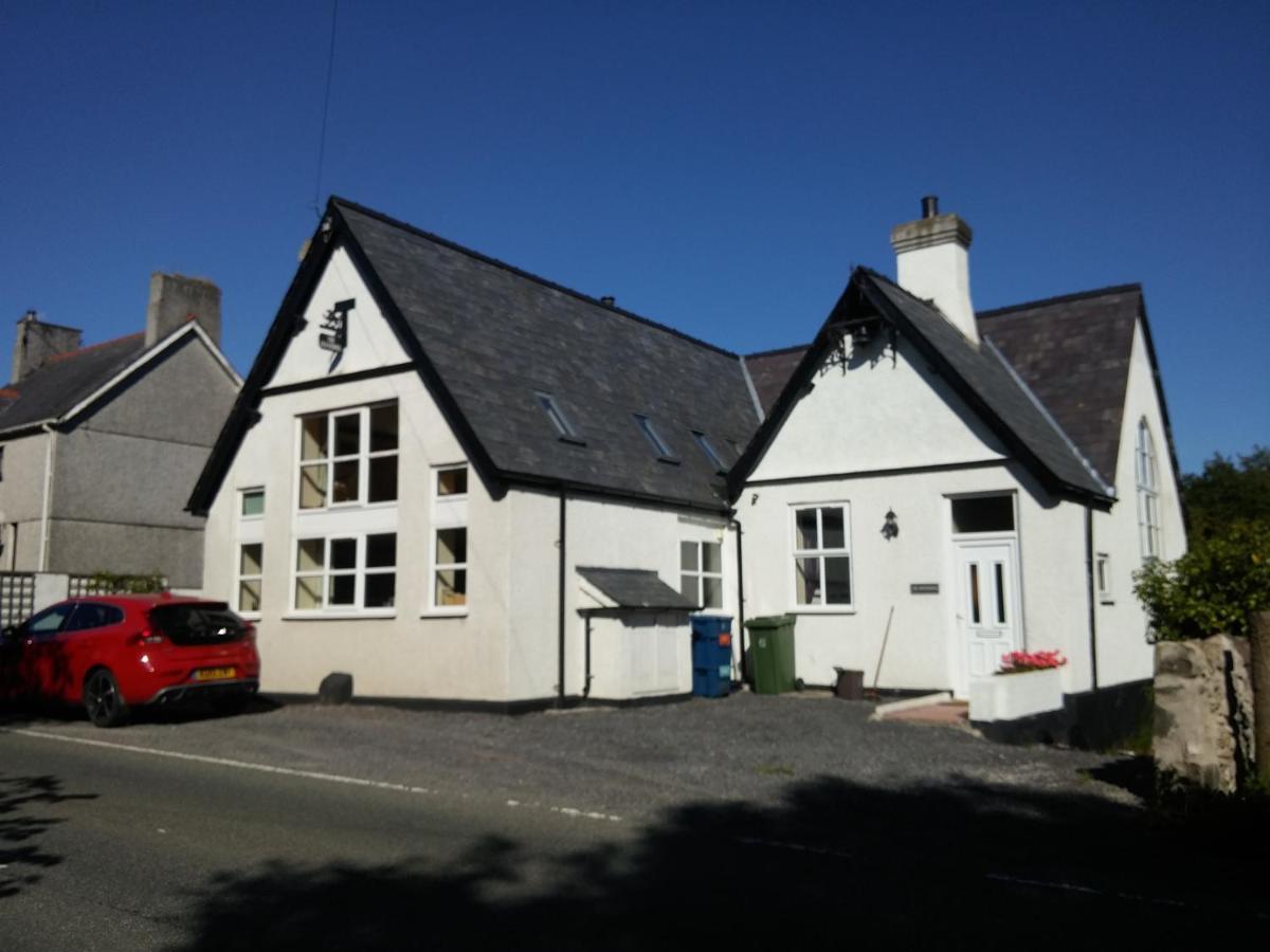 The Old School Caeathro, Snowdon, Eryri And Yr Wydffa Cottages Caernarfon Exterior photo